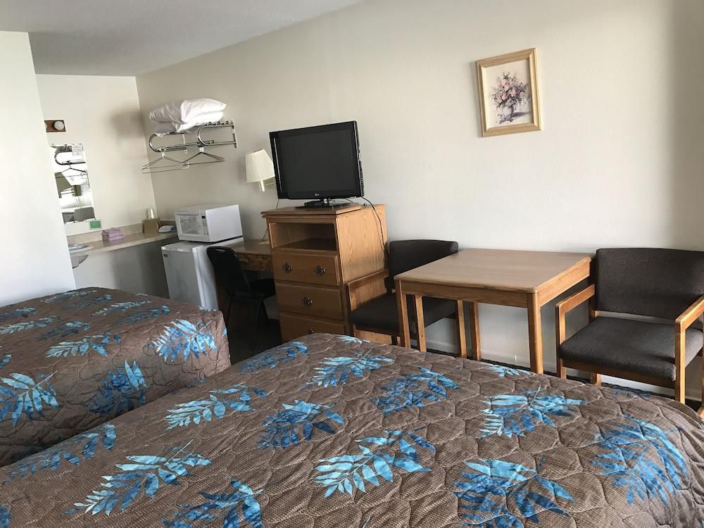 Lazy U Motel photo 32