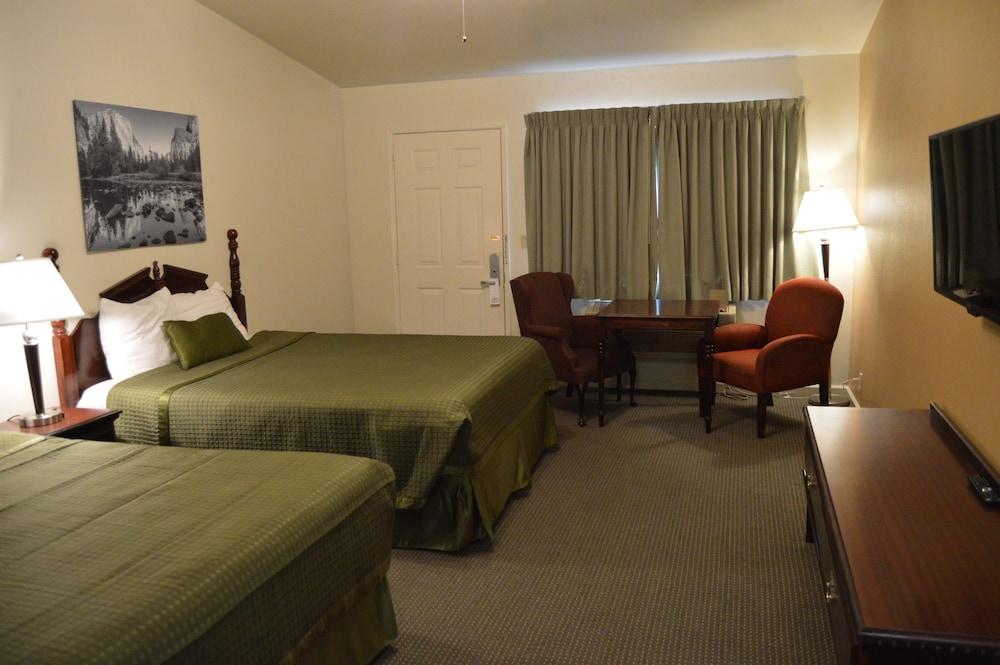 Red Bud Lodge photo 3