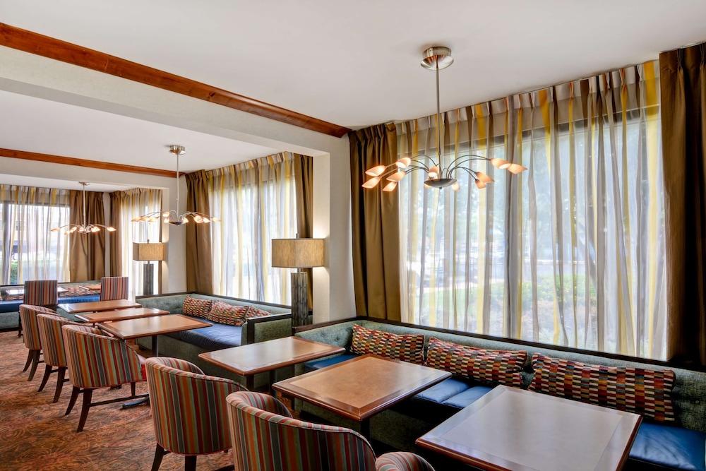 Hampton Inn Memphis-Poplar photo 4