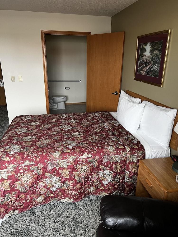 Budget Host Inn & Suites photo 14