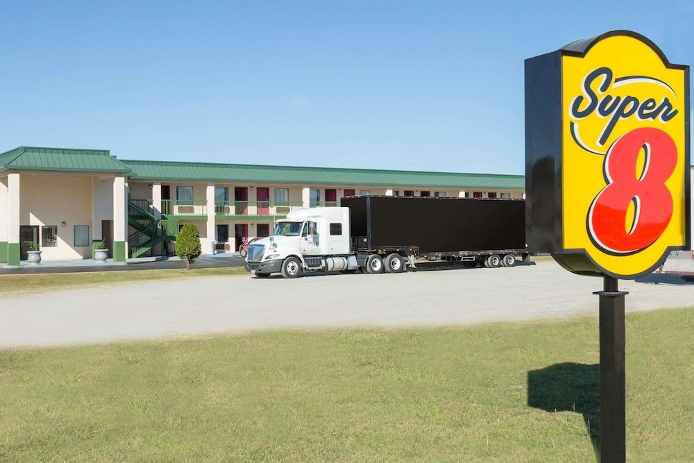 Super 8 by Wyndham Ashburn — hotel in Ashburn
