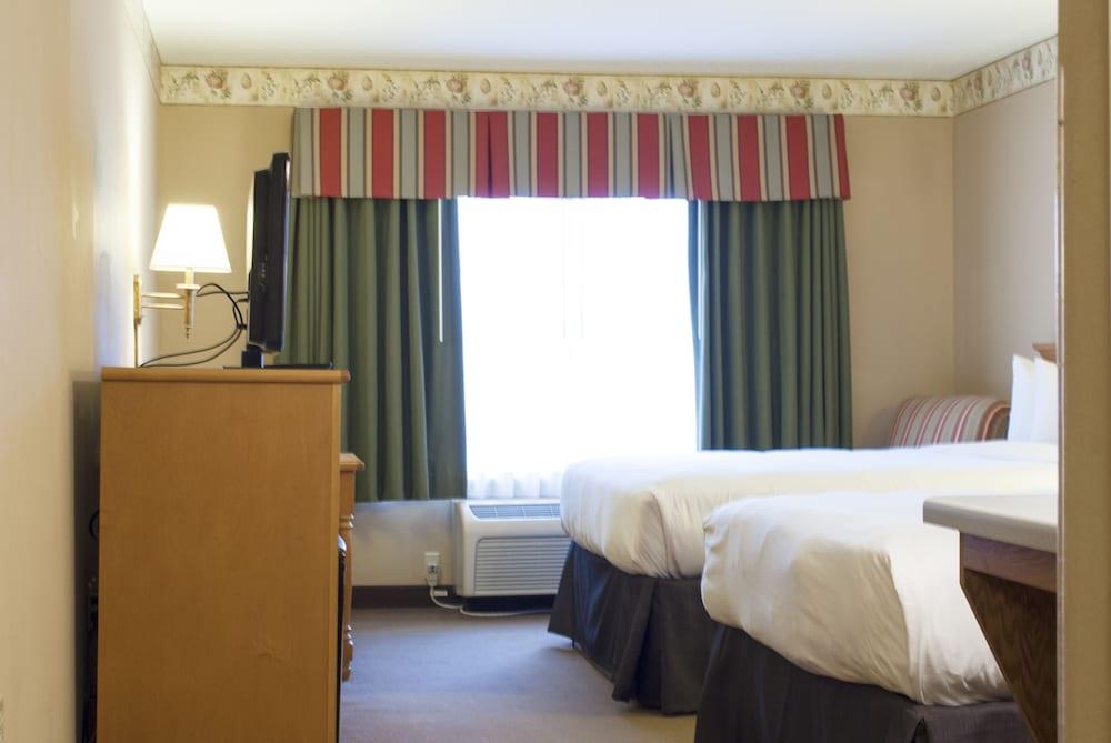 Country Inn & Suites by Radisson, Cedar Falls, IA photo 12