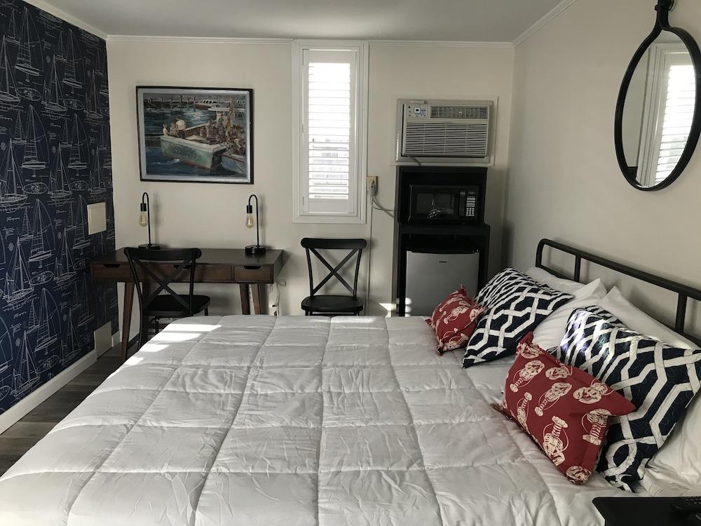 Vineyard Harbor Motel - Private Beach photo 19