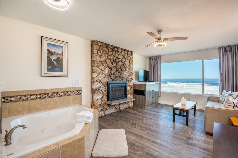 Sailor Jack's Oceanfront Inn photo 17