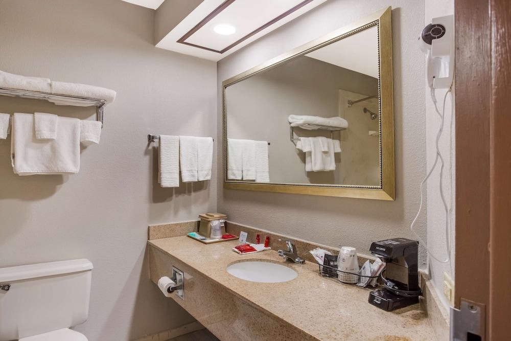 SureStay Plus Hotel by Best Western Greenwood photo 7