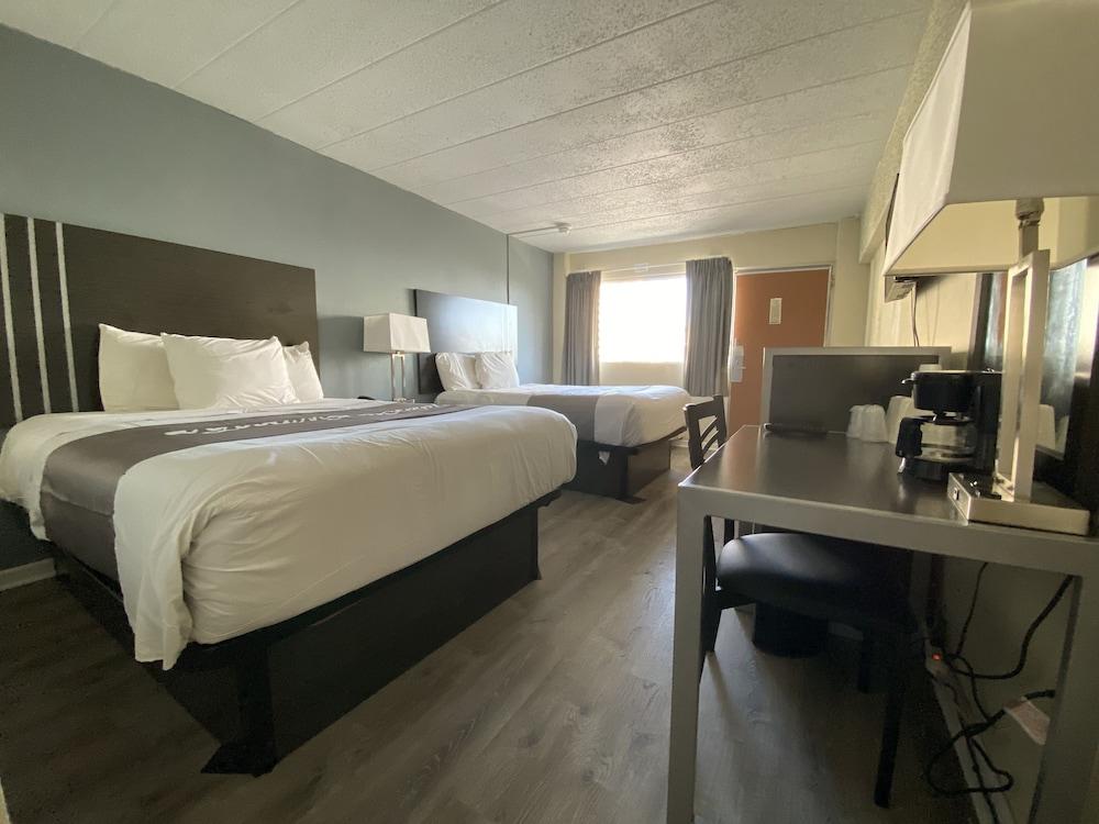 Red Carpet Inn & Suites photo 48