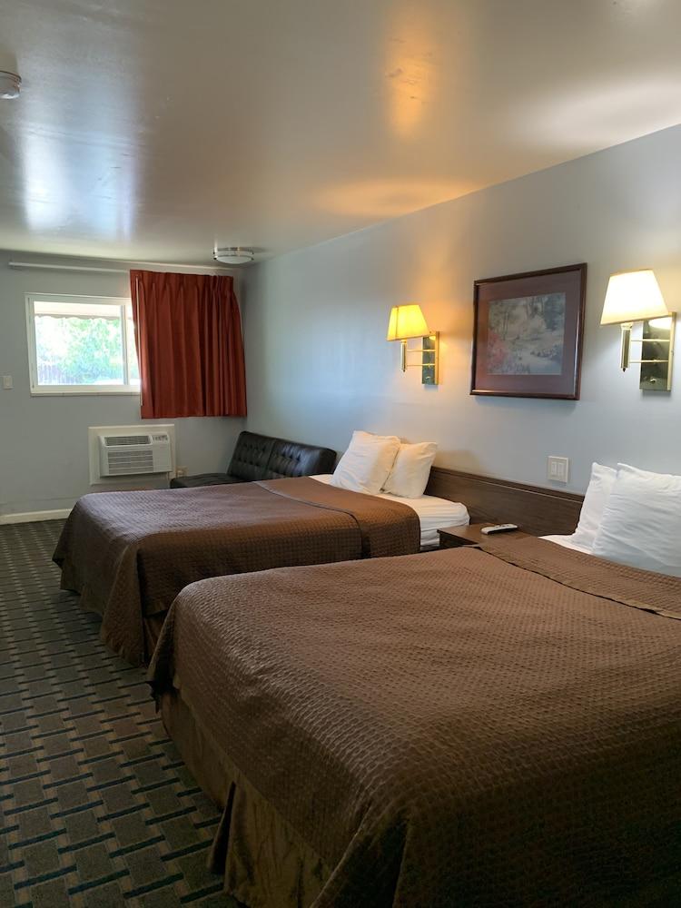 Country Manor Motel Watkins photo 9