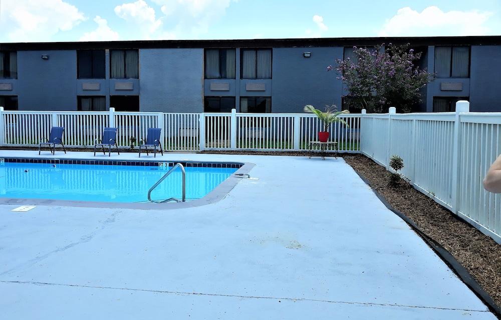 Madison Inn and Suites photo 31