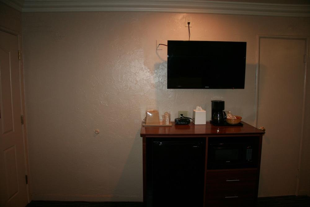Civic Center Lodge photo 49