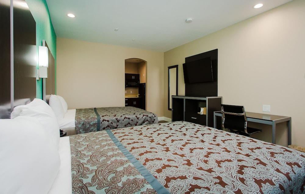 Palace Inn and Suites - Willowbrook Mall photo 13