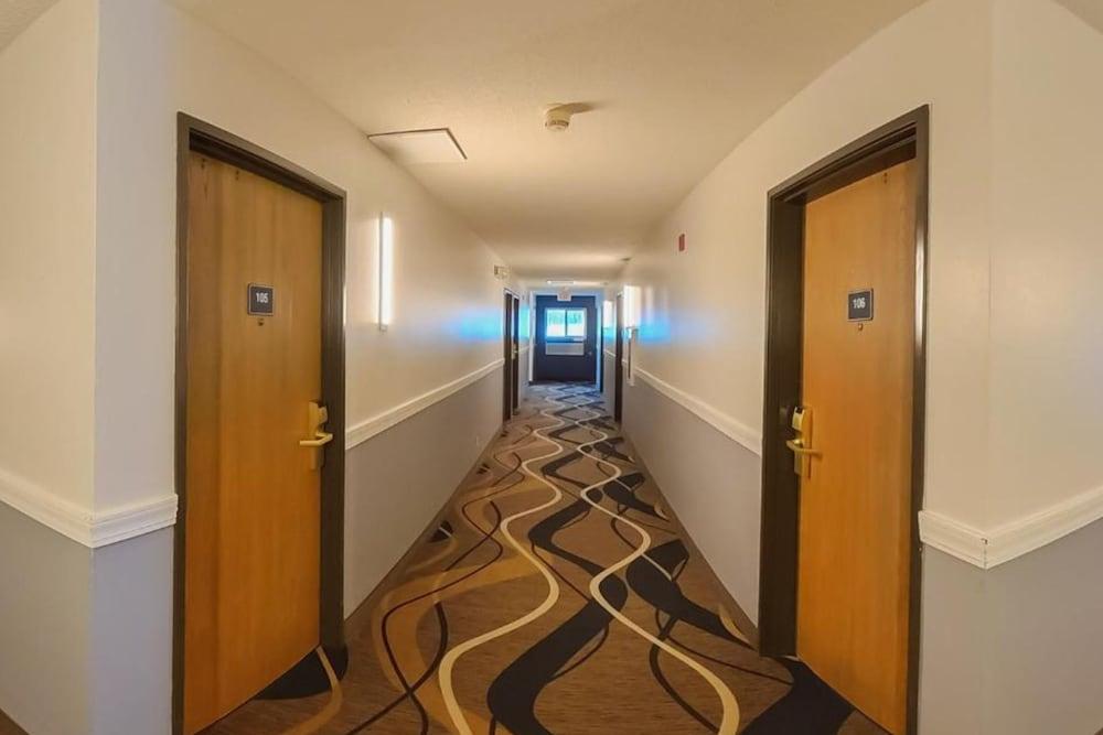 Coratel Inn & Suites by Jasper Hastings photo 10