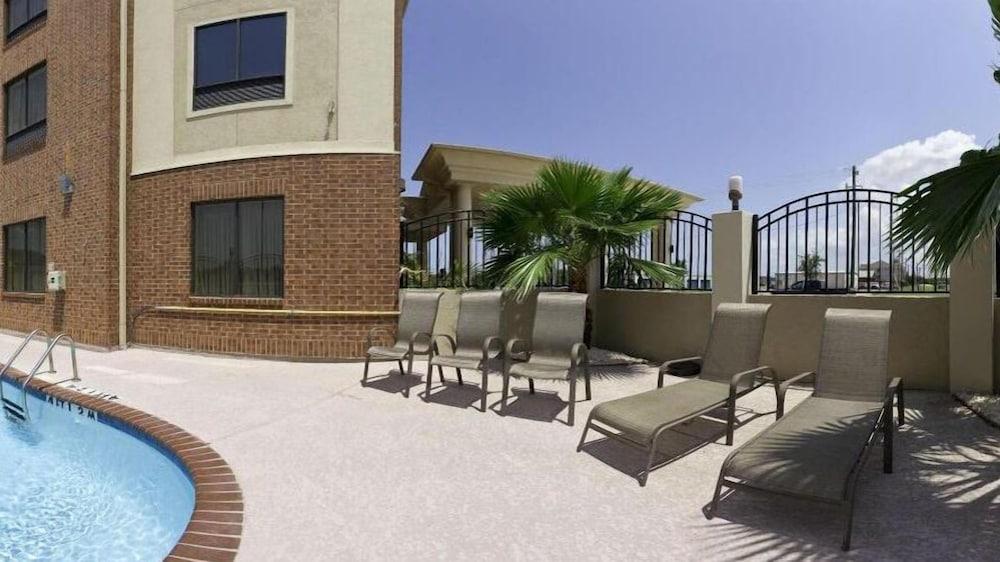 Holiday Inn Express Hotel & Suites La Porte, an IHG Hotel photo 24