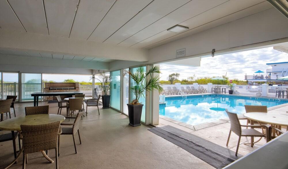 Water's Edge Ocean Resort photo 36