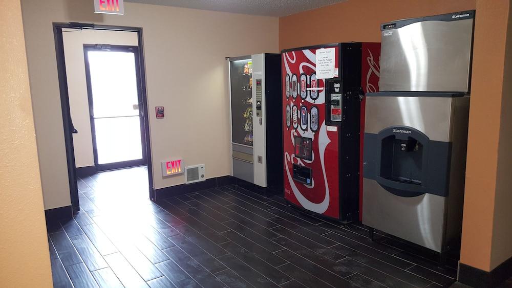 Americas Best Value Inn & Suites Harrisonville photo 35