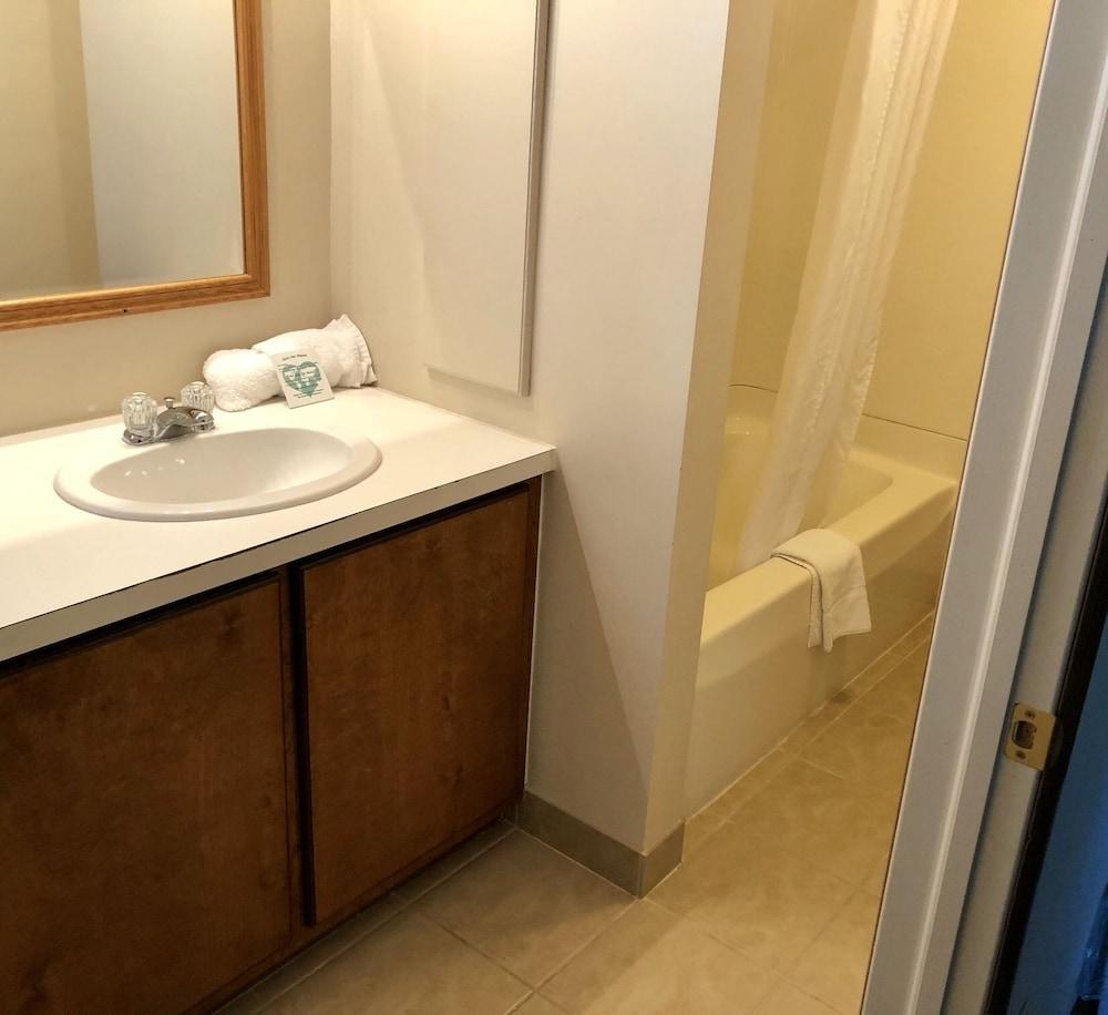 Lockview Motel photo 27