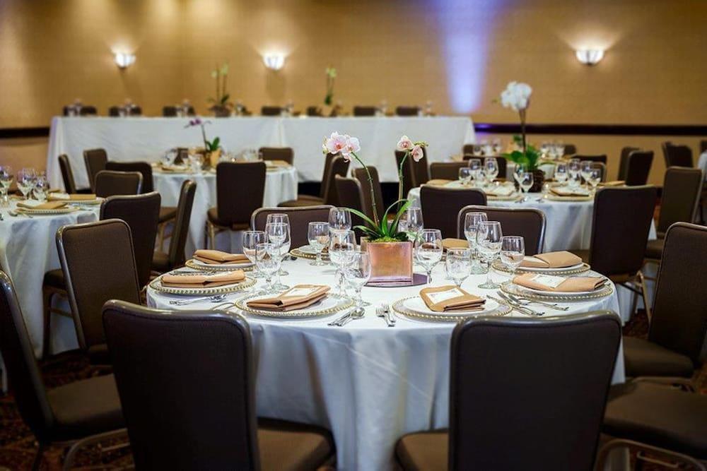 FairBridge Hotel by Concord Plaza photo 10