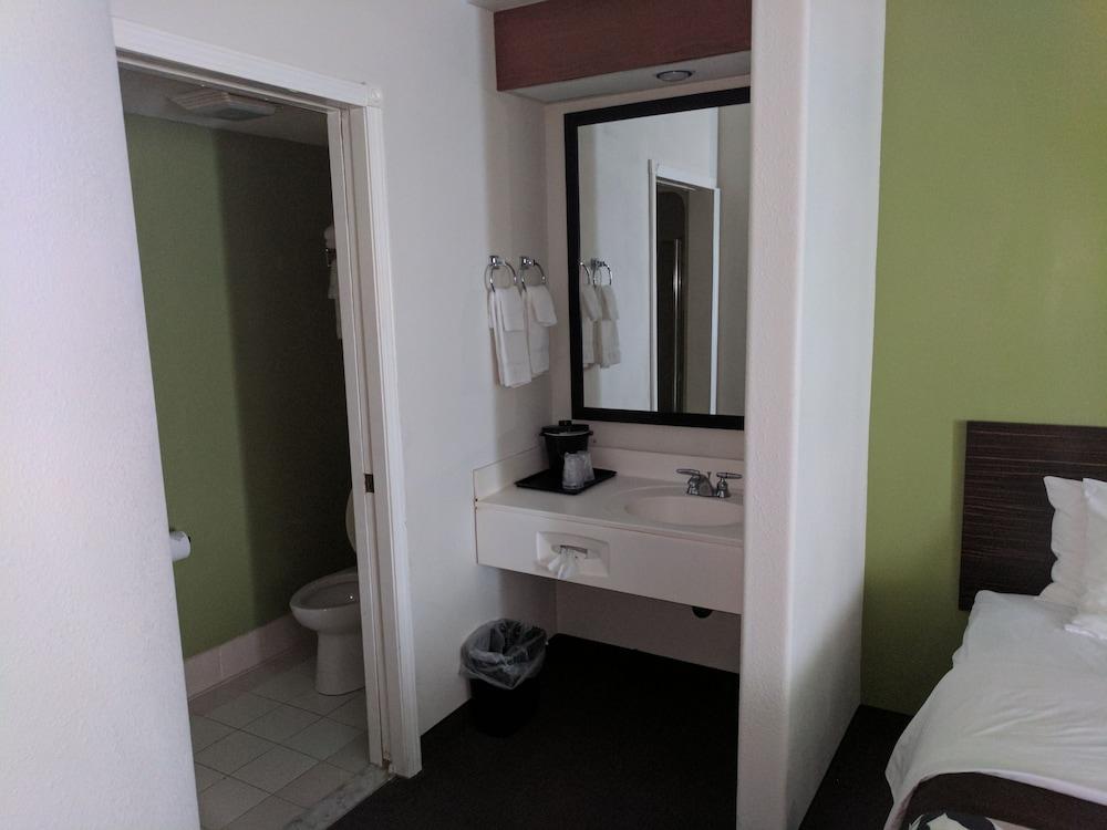 Sleep Inn & Suites Oregon - Toledo photo 38