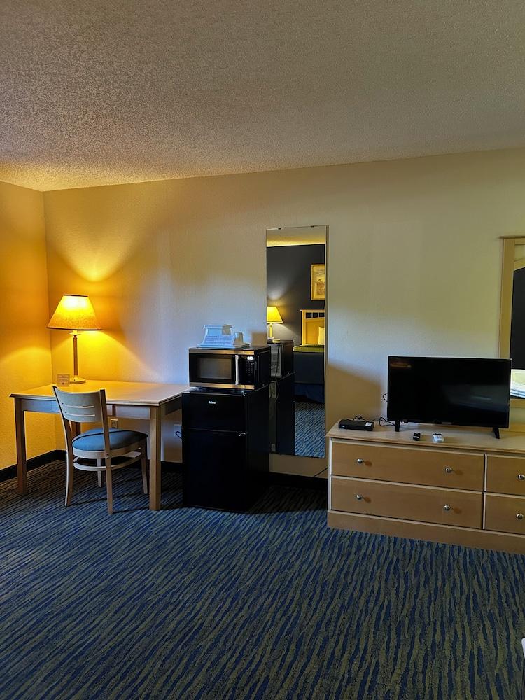 Ameristay Hotel Inn & Suites Waverly photo 4