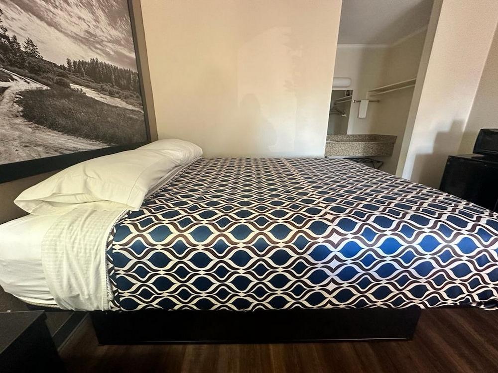 Loyalty Inn Rockingham photo 2