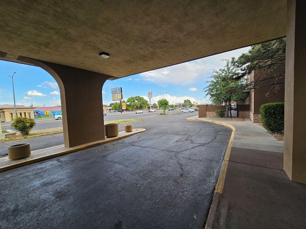 Clarion Inn & Suites Roswell photo 50