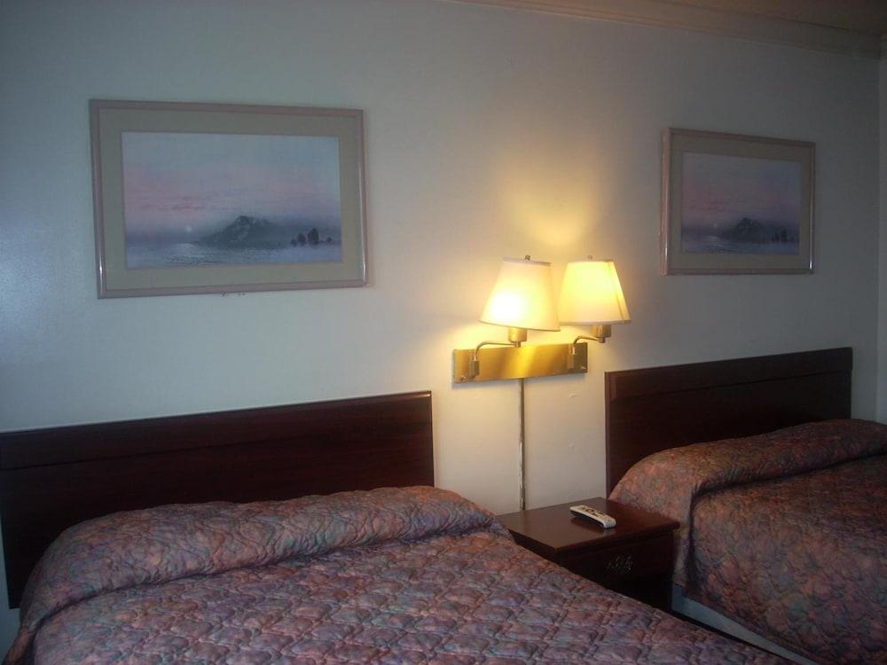 Economy Inn Monterey photo 11