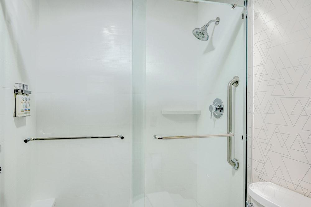 Holiday Inn Express & Suites Gahanna/Columbus Airport by IHG photo 15