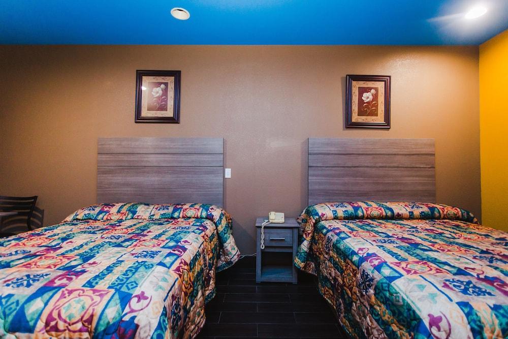 Moonlight Suites - Houston George Bush Intl Airport photo 29