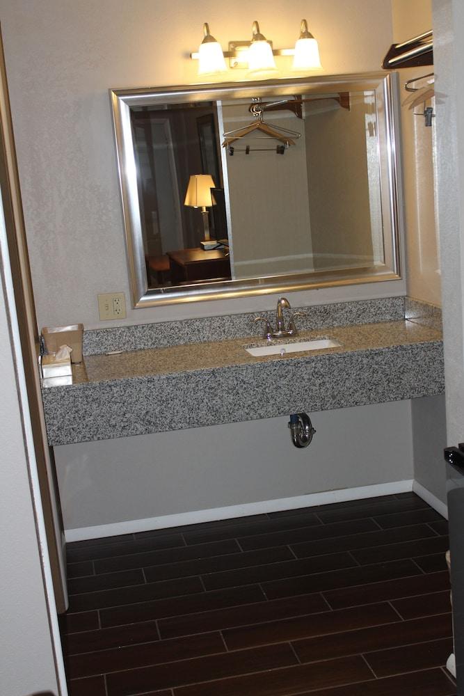 Interstate Motel photo 6