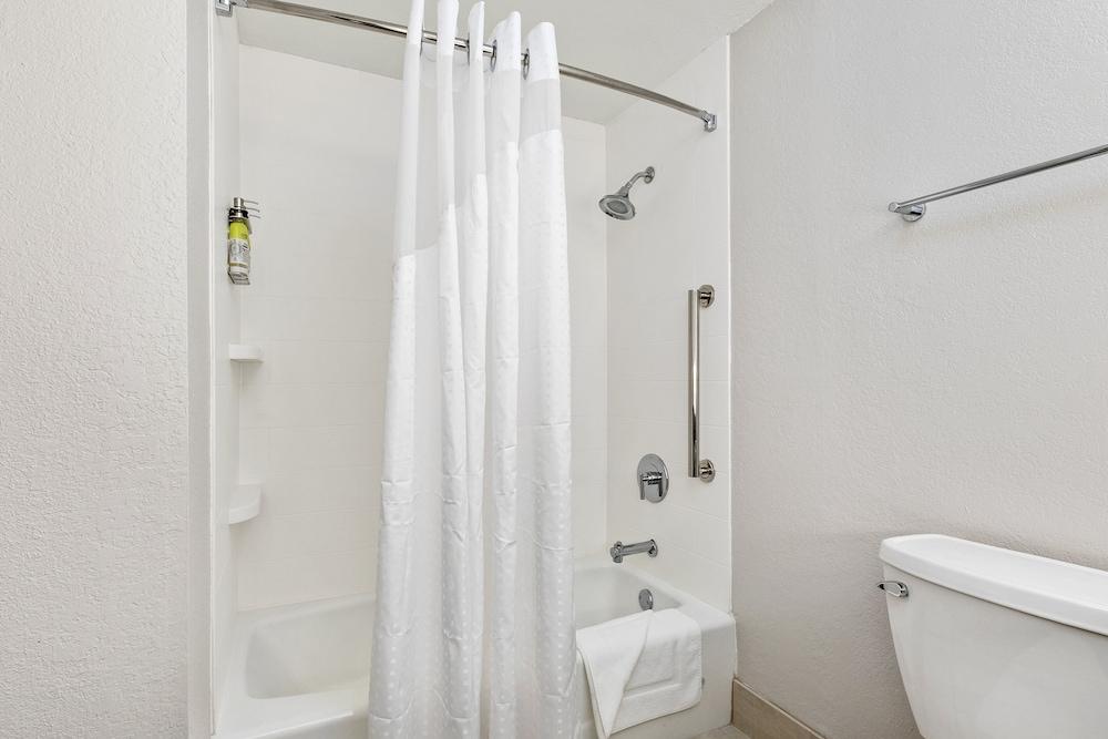 Holiday Inn Express Harlingen by IHG photo 35