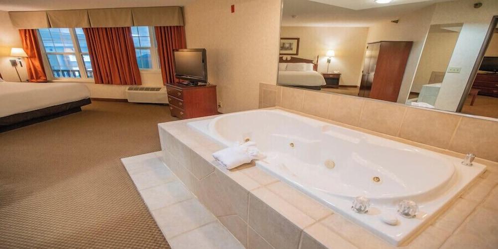 Grand Hinckley Inn photo 6