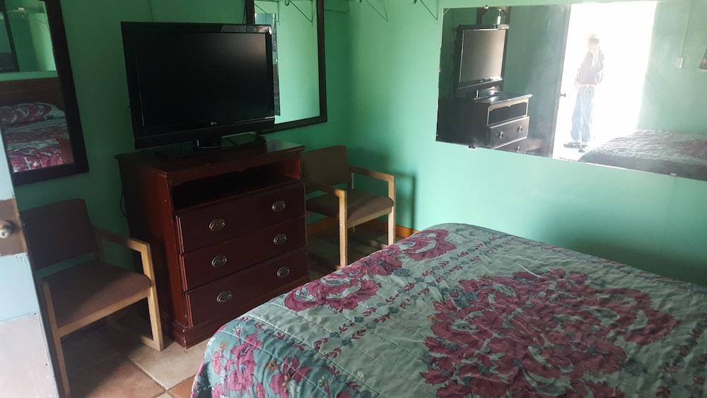 Guest Host Motel photo 3