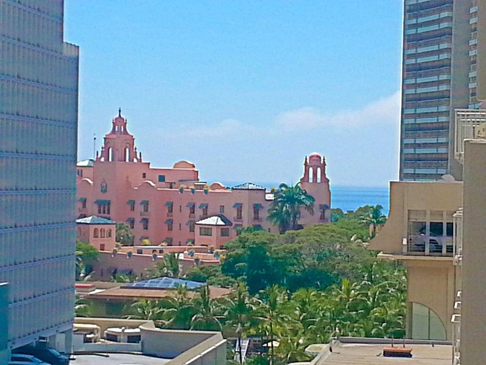 Waikiki Place - the Place to be in Waikiki photo 49