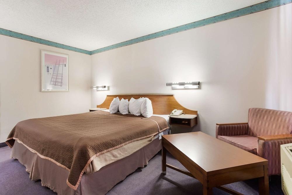 Rodeway Inn Gallup West photo 13