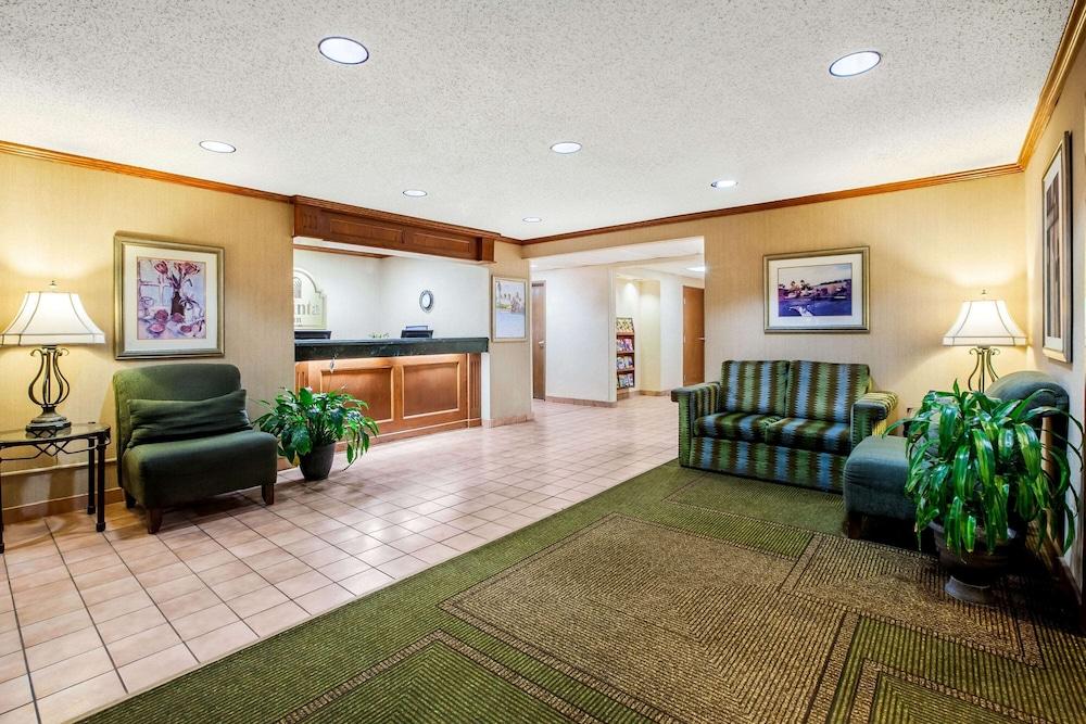 La Quinta Inn by Wyndham Detroit Southgate photo 2