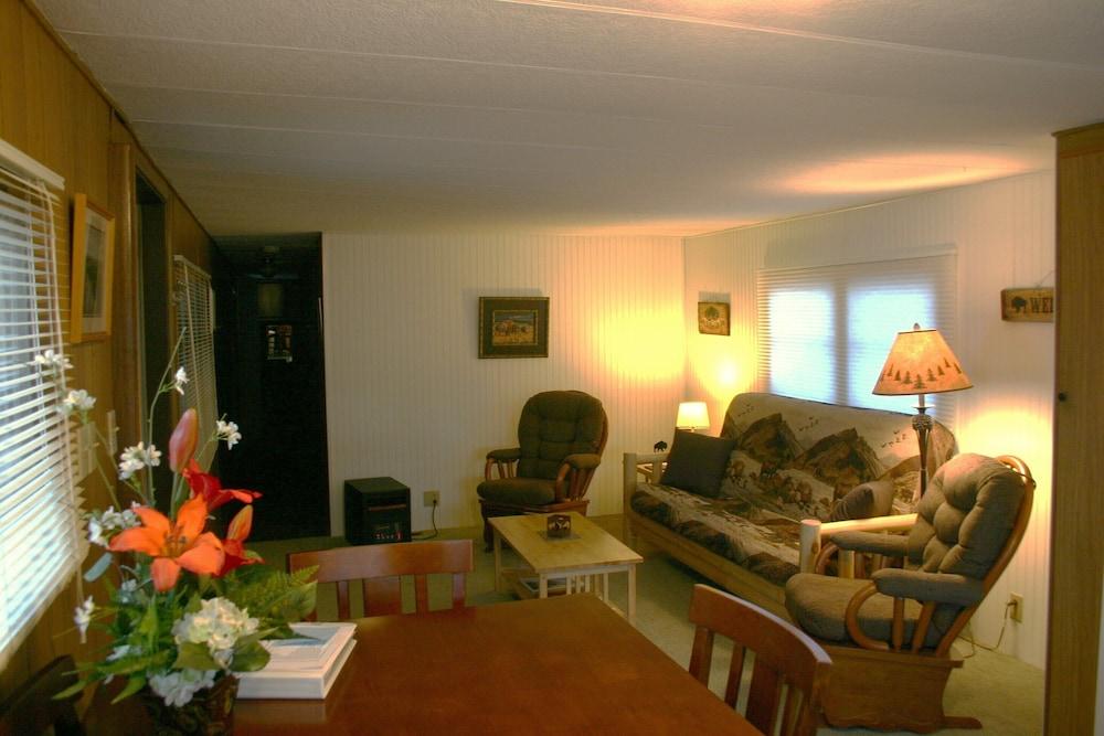 Yellowstone Wildlife Cabins photo 19