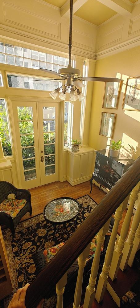 Nob Hill Inn photo 2