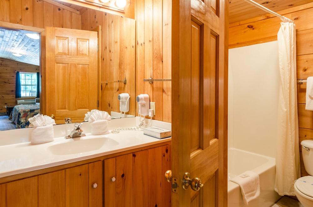 Highland Hills Motel and Cabins – A Master Hosts Resort photo 35