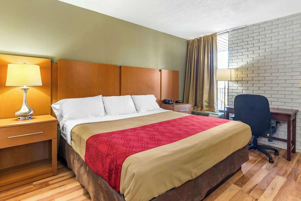 Econo Lodge Creedmoor - Butner photo 11