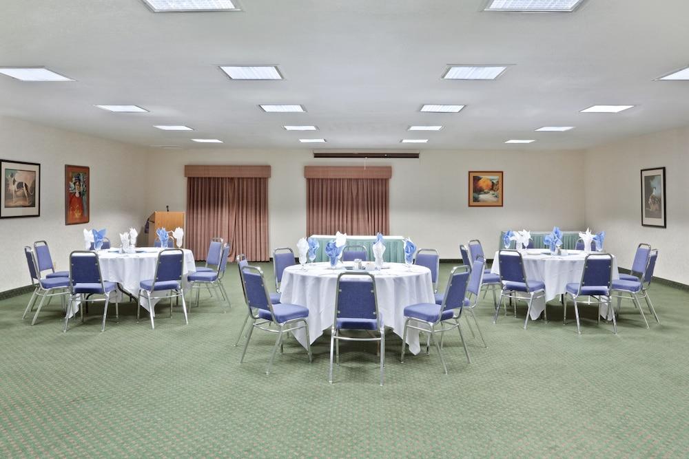 Ramada by Wyndham Kent Seattle Area photo 29
