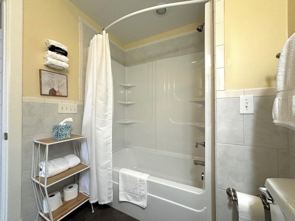 Grand Lux Inn photo 24