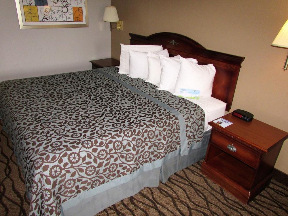 Days Inn & Suites by Wyndham Fort Valley photo 3