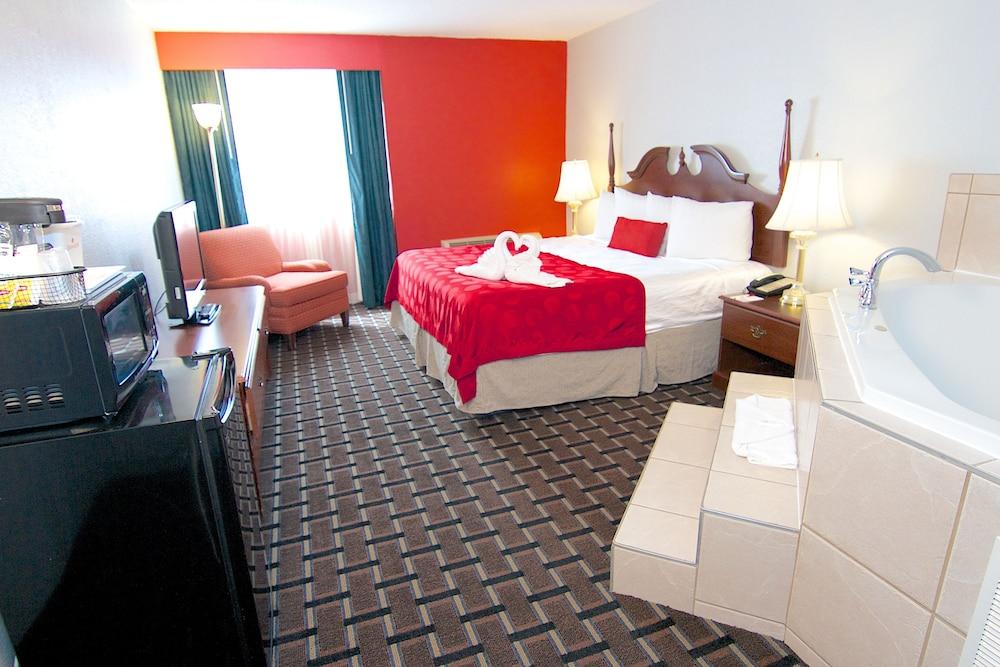 Ramada by Wyndham Henderson/Evansville photo 7