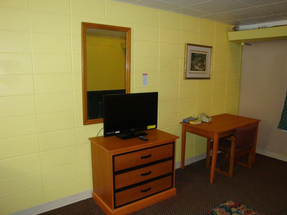 Economy Inn photo 10