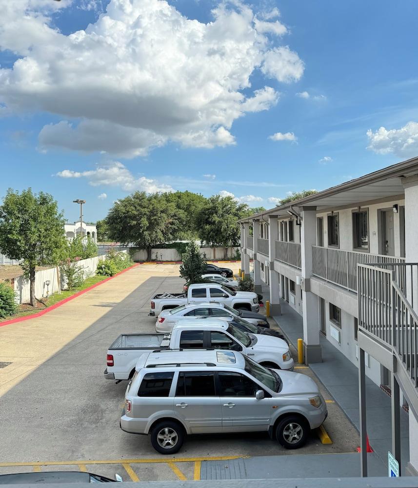 LUXURY INN photo 7