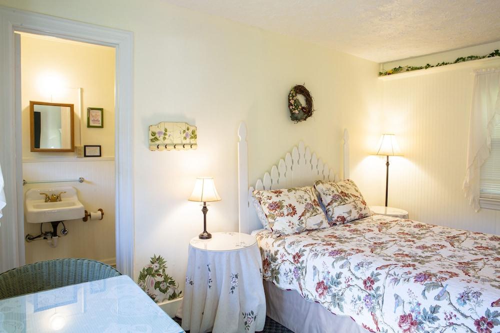 The Chimney Rock Inn & Cottages photo 68