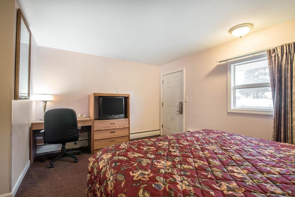 Rodeway Inn Bellows Falls photo 17