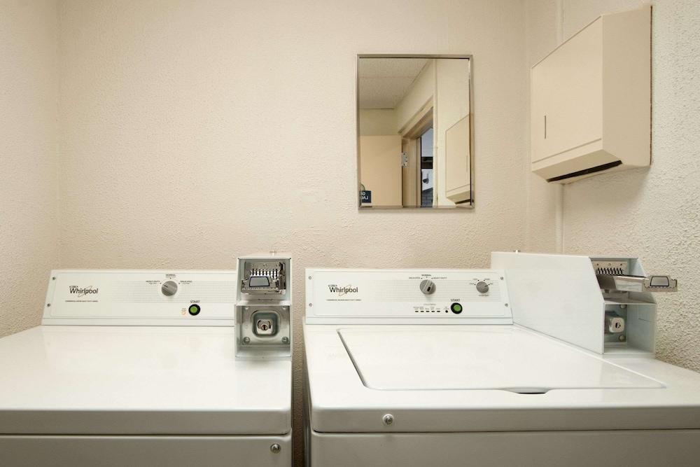 Days Inn by Wyndham Seneca / Clemson Area photo 10