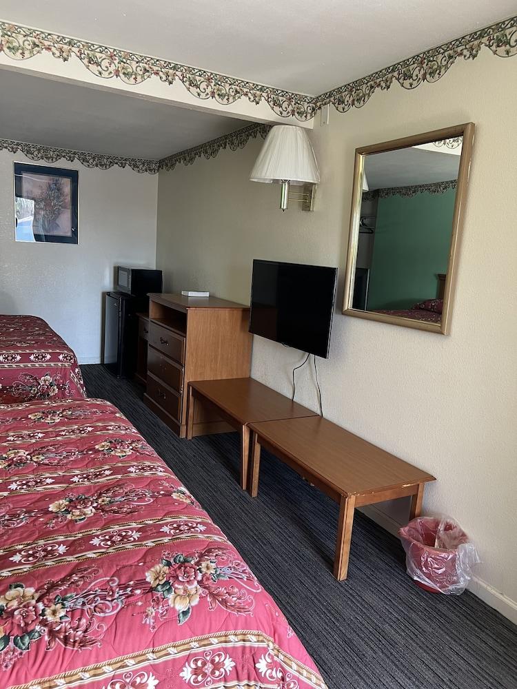 Budget Inn Franklinton photo 6