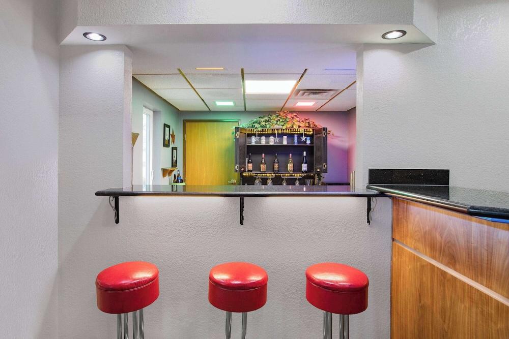 AmericInn by Wyndham Pella photo 20