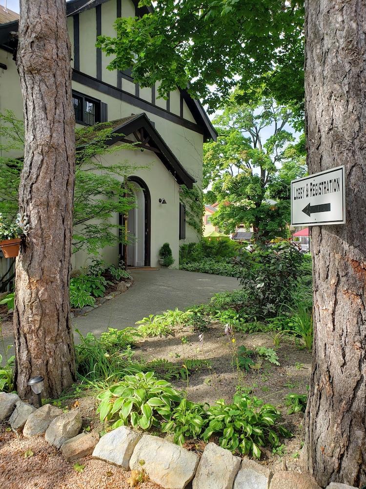Ivy Manor Inn Village Center photo 16